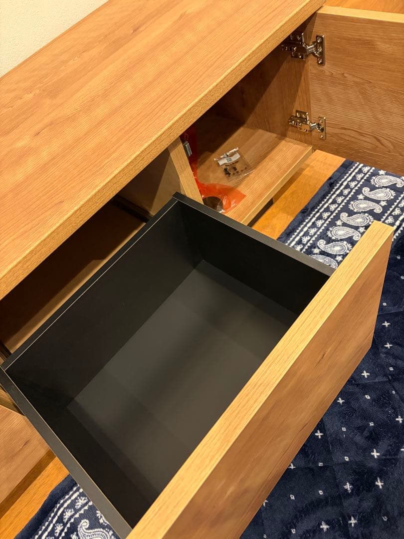 タップ収納付きテレビ台 幅180cm／ロウヤ