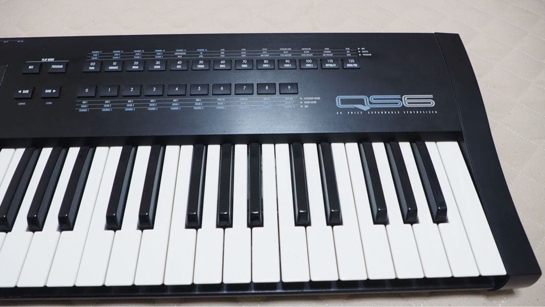 Alesis QS6 シンセサイザー 61鍵　ソフトケース付 ヴィンテージ