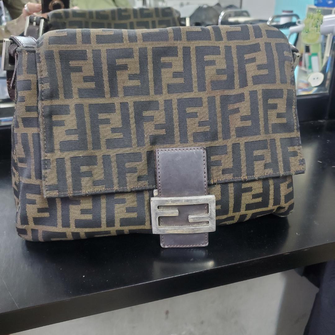 Fendi ロゴプリント ショルダーバッグ