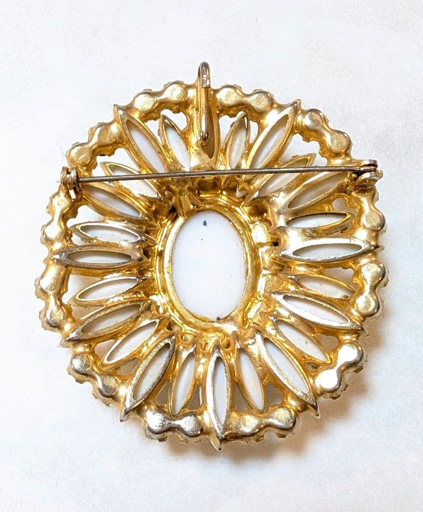 No.0337　ヴィンテージジュリアナ　ブラック＆ホワイト　ガラスカメオブローチ