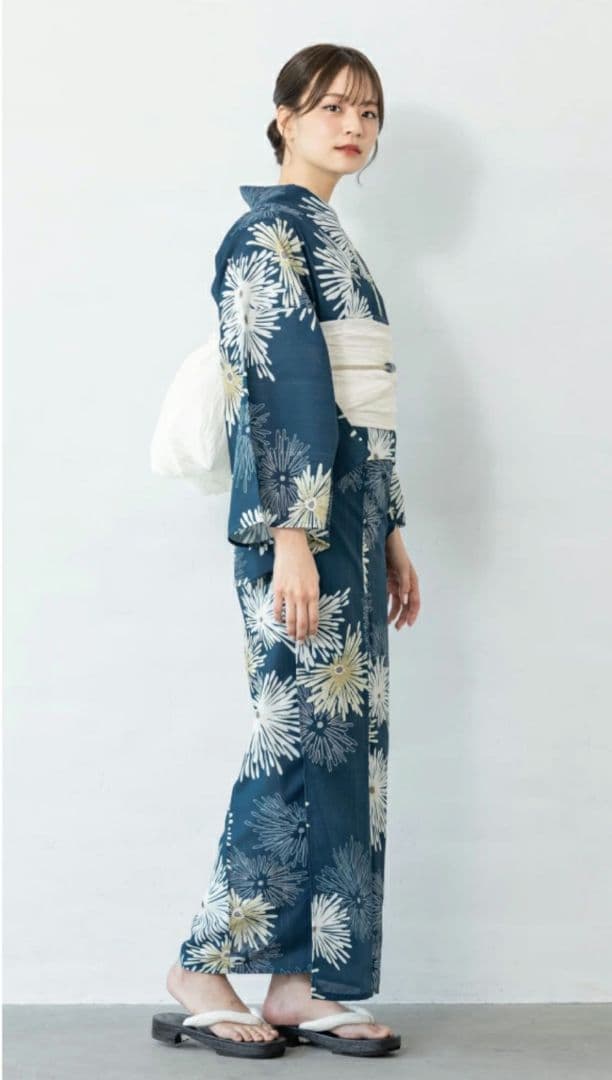 新品 浴衣三点セット(帯・下駄) 紺色 フリーサイズ
