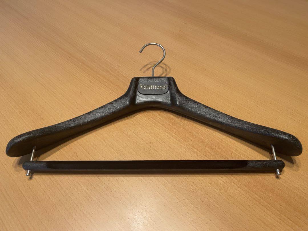 マイネッティ社製Valditaroネーム木製ハンガー 7本＋木製ハンガー4本