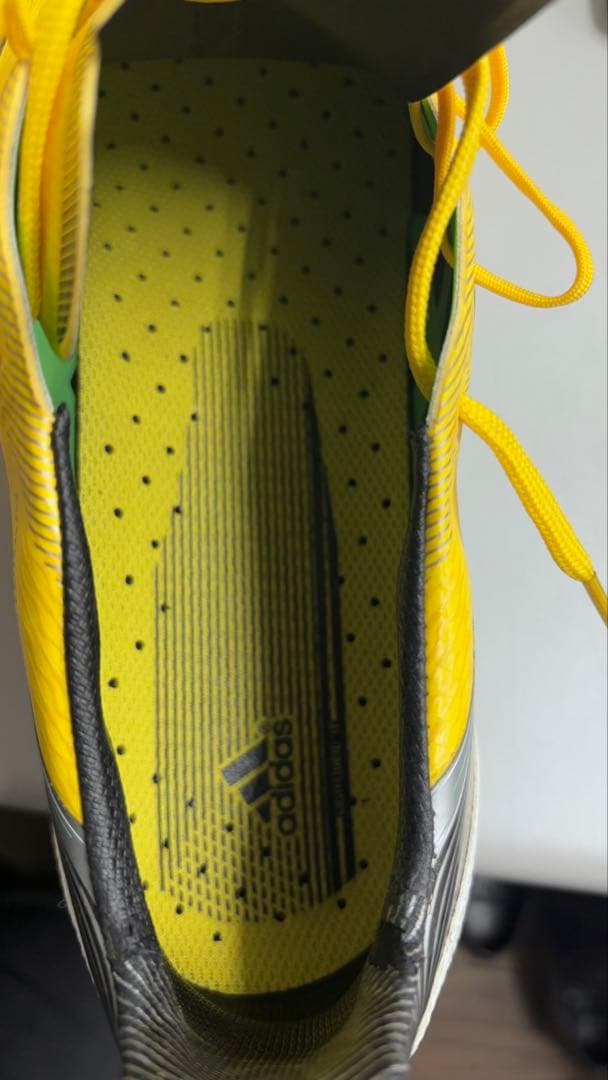 adidas イエロー サッカーシューズ　香川真司サイン入り