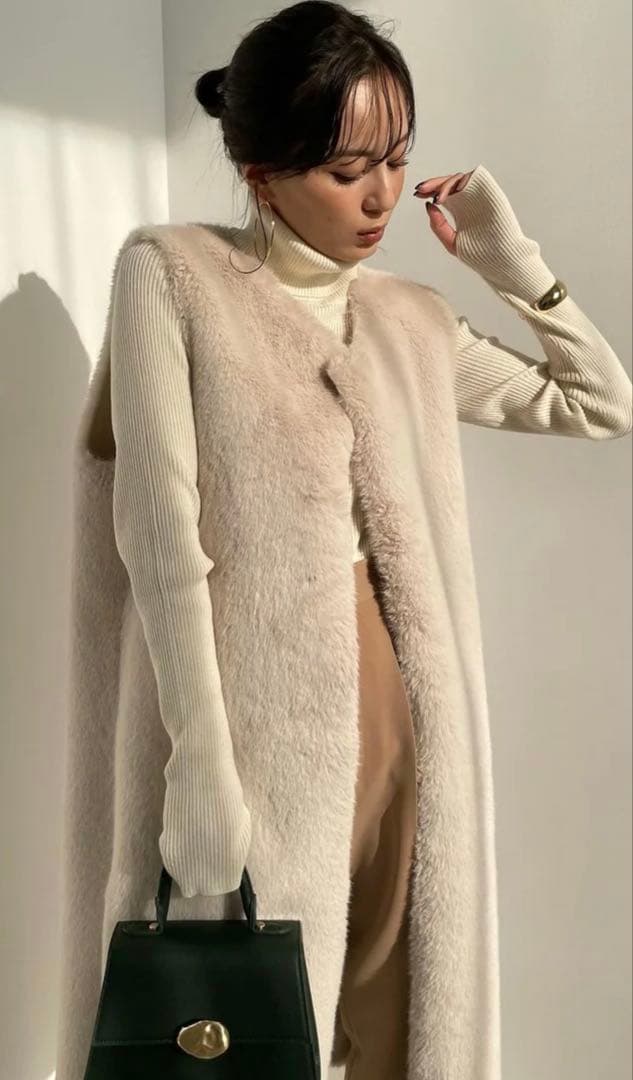 anuans フェイクファーリバーシブルロングベスト （ECRU）