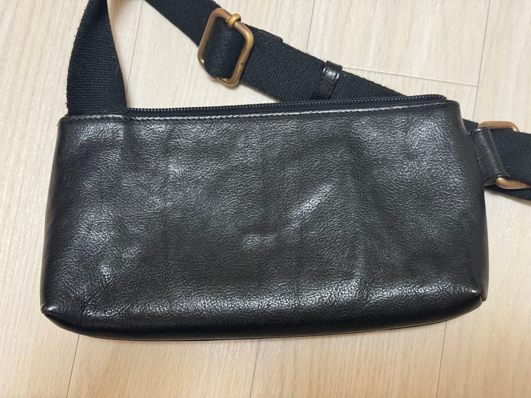 イルビゾンテ　IL BISONTE クロスボディバッグ　 ブラック　美品