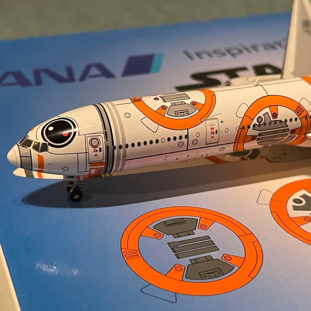 ANA 777-300ER スターウォーズ JA789A BB8 av 400