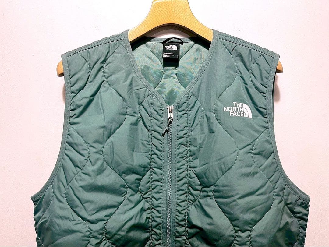 大鷹　美品 日本未発売 ノースフェイス　キルティングベスト