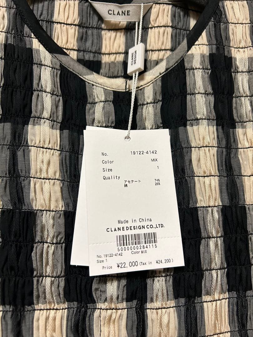 新品タグ付き　シャーリングデザインブラウス