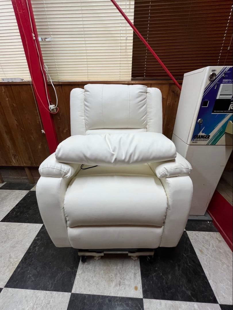 セブンビューティー　電動垂直昇降リクライニングチェア　オフホワイト