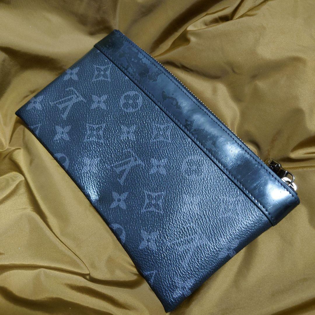 ルイヴィトン ポシェット ディスカバリー モノグラムエクリプス M44323