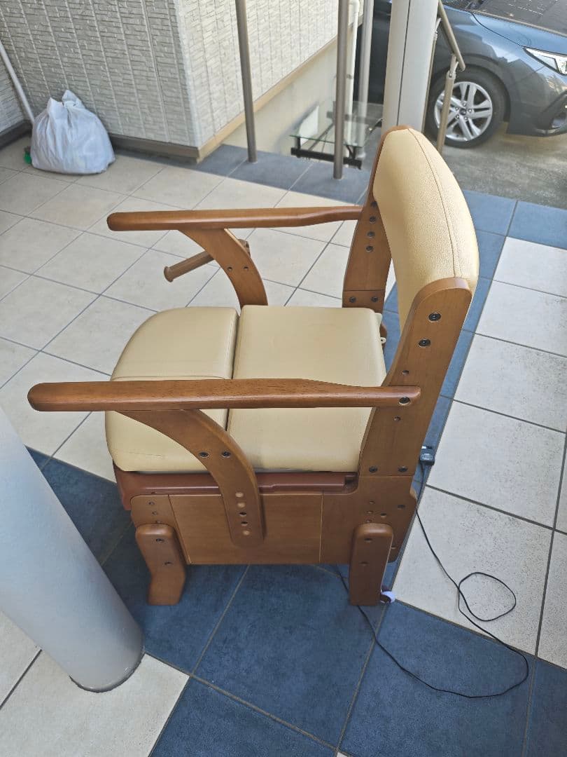 介護用トイレ付きのイス