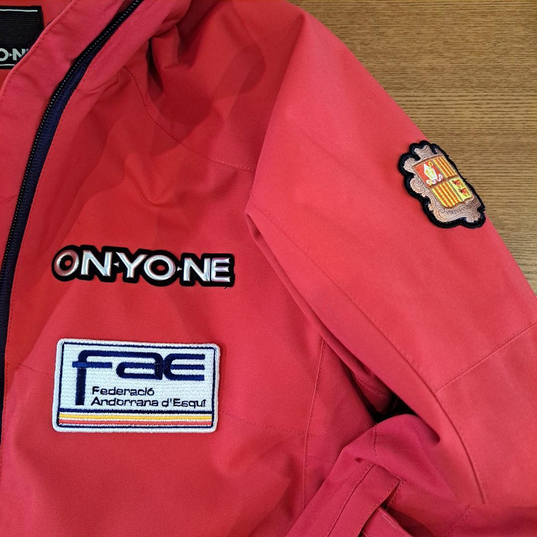 訳アリ 新品タグ付 ONYONE 子ども用スキーウェア 150cm レッド