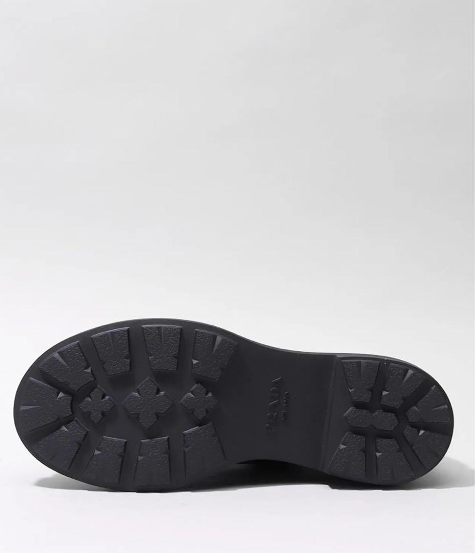 PRADA ブラッシュドレザー レースアップブーツ