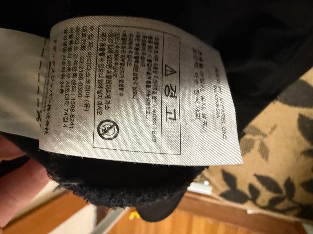 adidas ブラック ジップアップジャケット