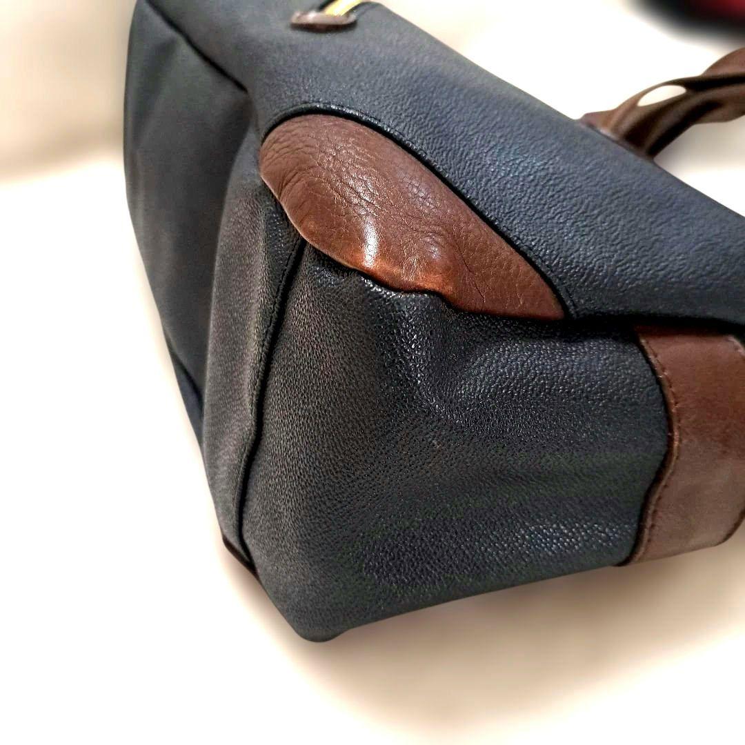 【美品】オロビアンコ レザーショルダーバッグ 革ロゴタグ&ゴールド金具 ネイビー