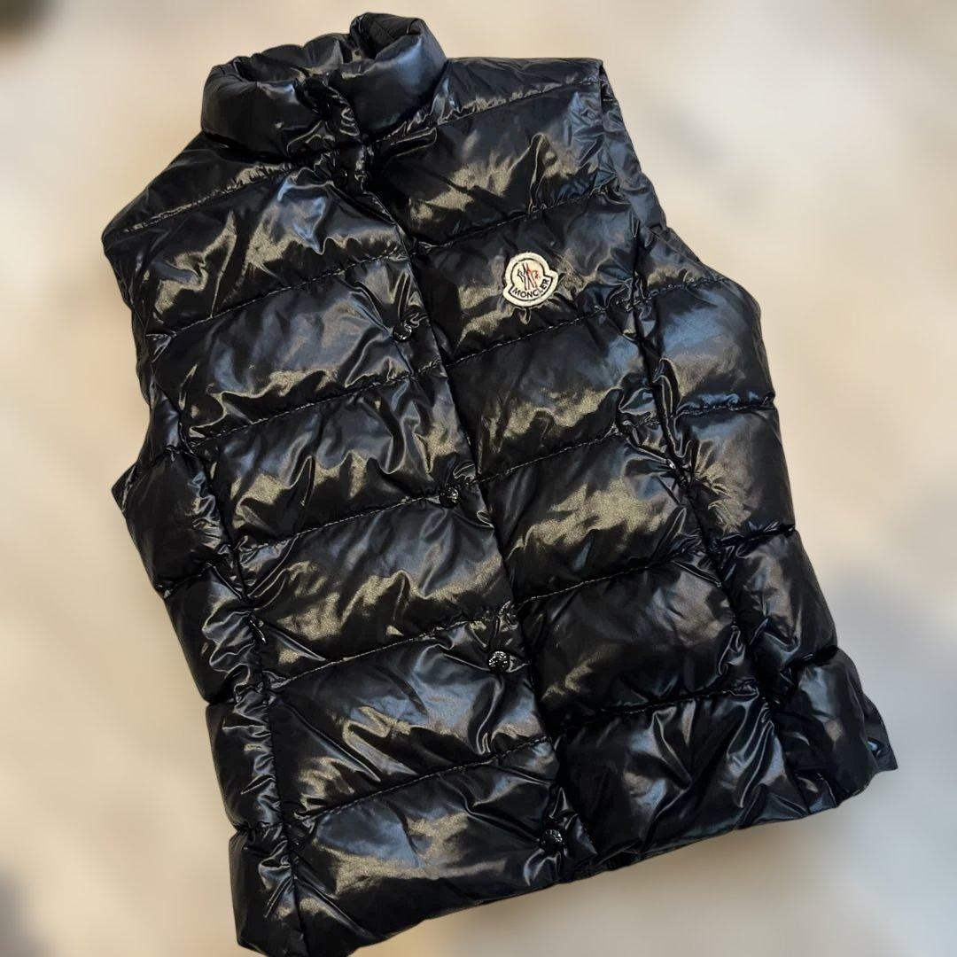 超美品！モンクレール GUI ダウンベスト ブラック スナップボタン ウィメンズ