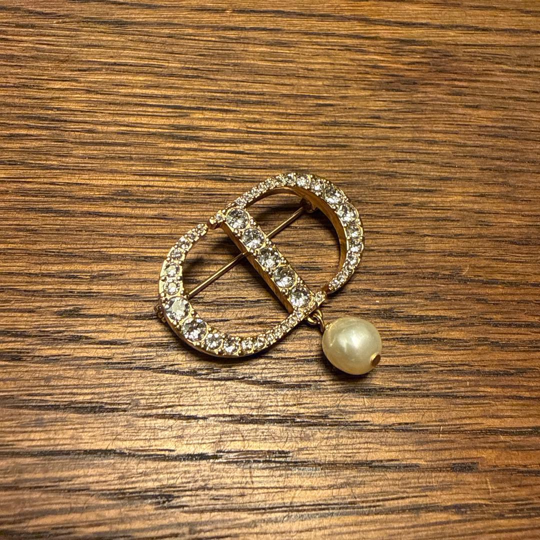 Dior クリスタル装飾ブローチ