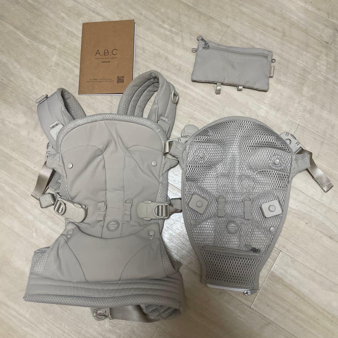 ぬ*‍様 AIRBUGGY ベビーキャリア A.B.C. ベージュ 収納ポーチ付