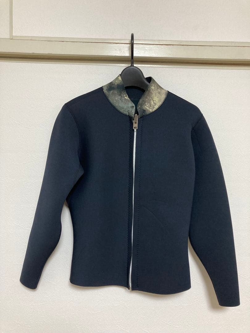 ブラックジップアップ タッパー