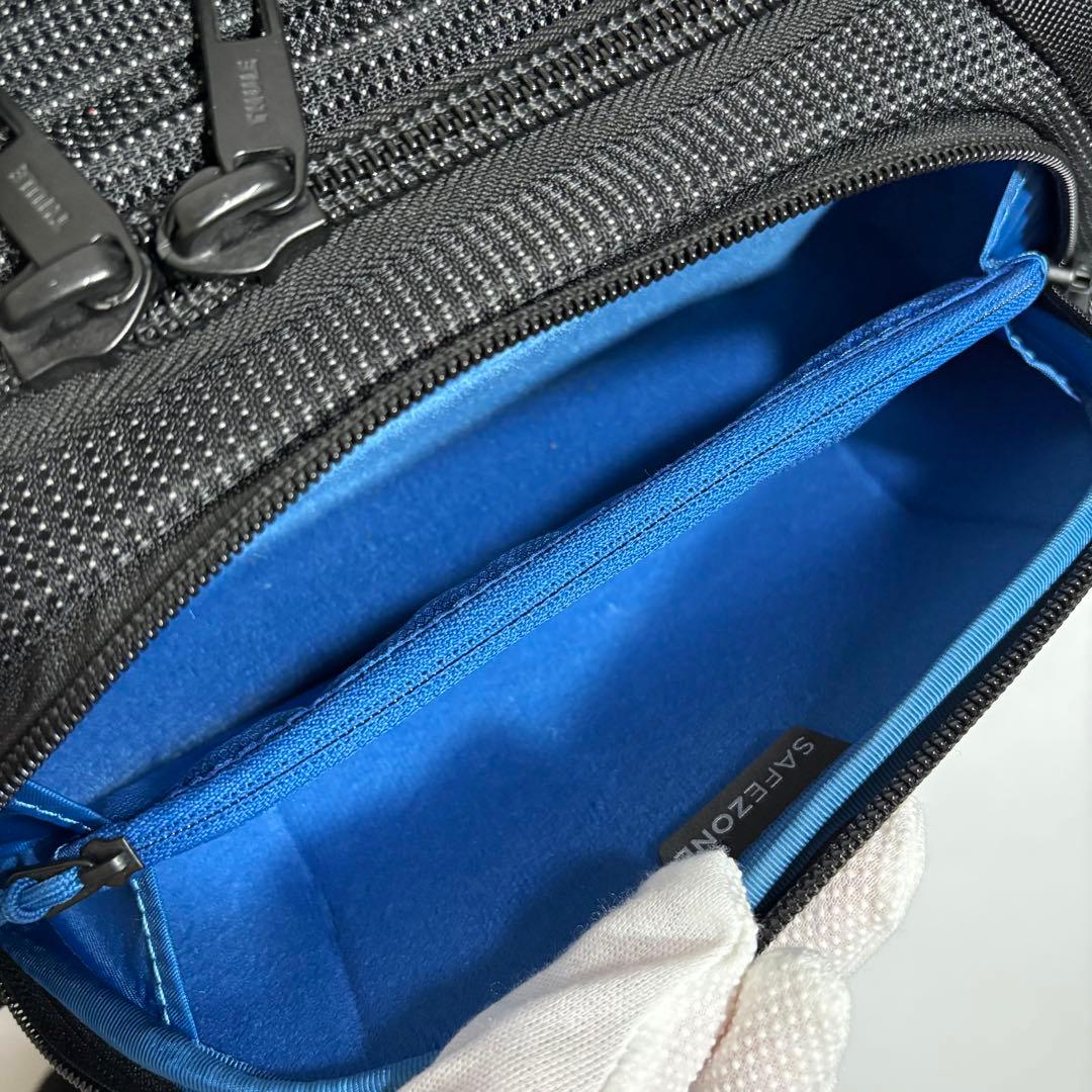 THULE　クロスオーバー2 15.6インチ ビジネスバッグ　ブラック　2way