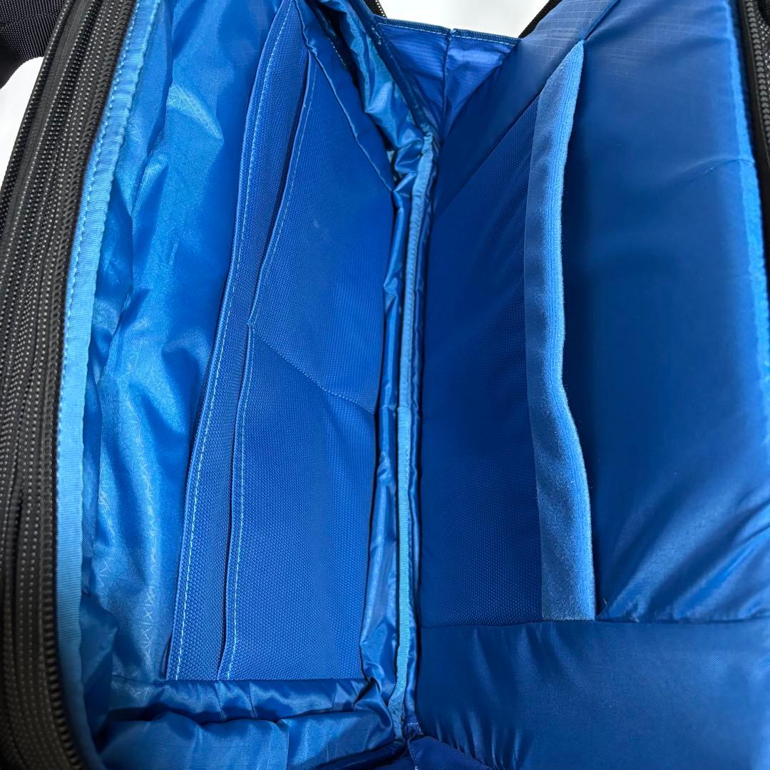 THULE　クロスオーバー2 15.6インチ ビジネスバッグ　ブラック　2way