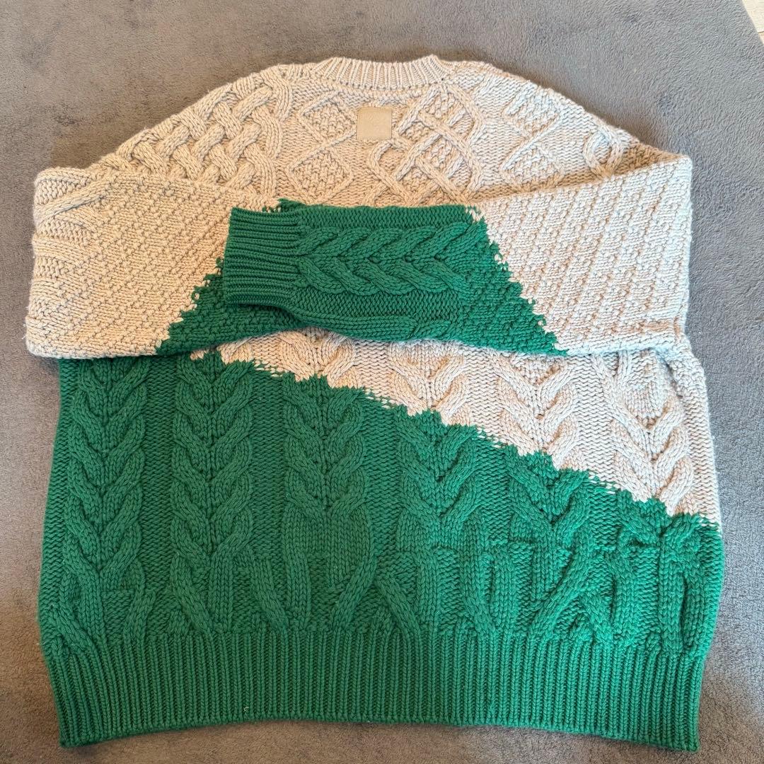 LOEWE バイカラーVネックケーブル編みニットセーター