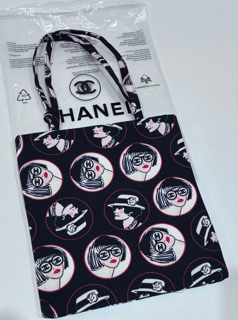 トートバッグ 総柄　バッグ　コットン素材　ブラック