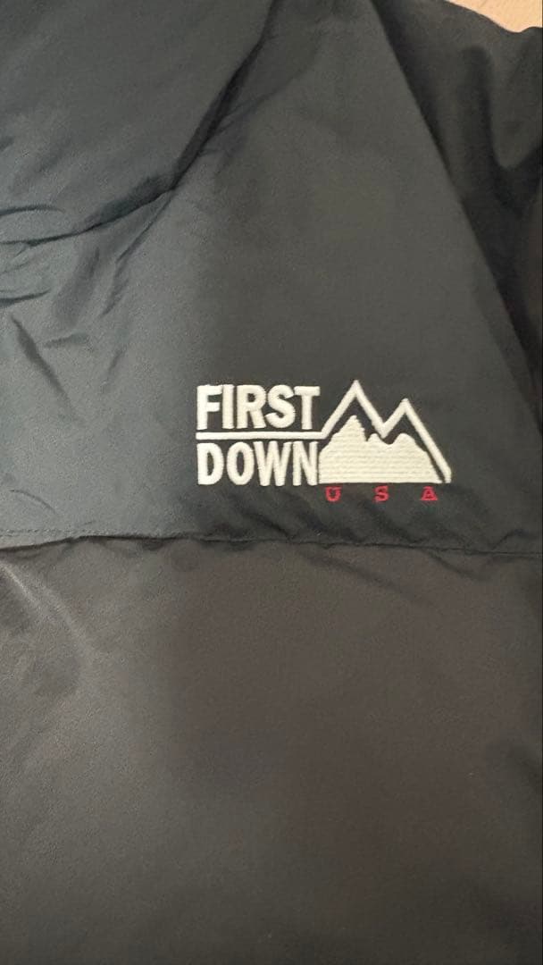 ［おかき］FIRST DOWN ブラック ダウンジャケット