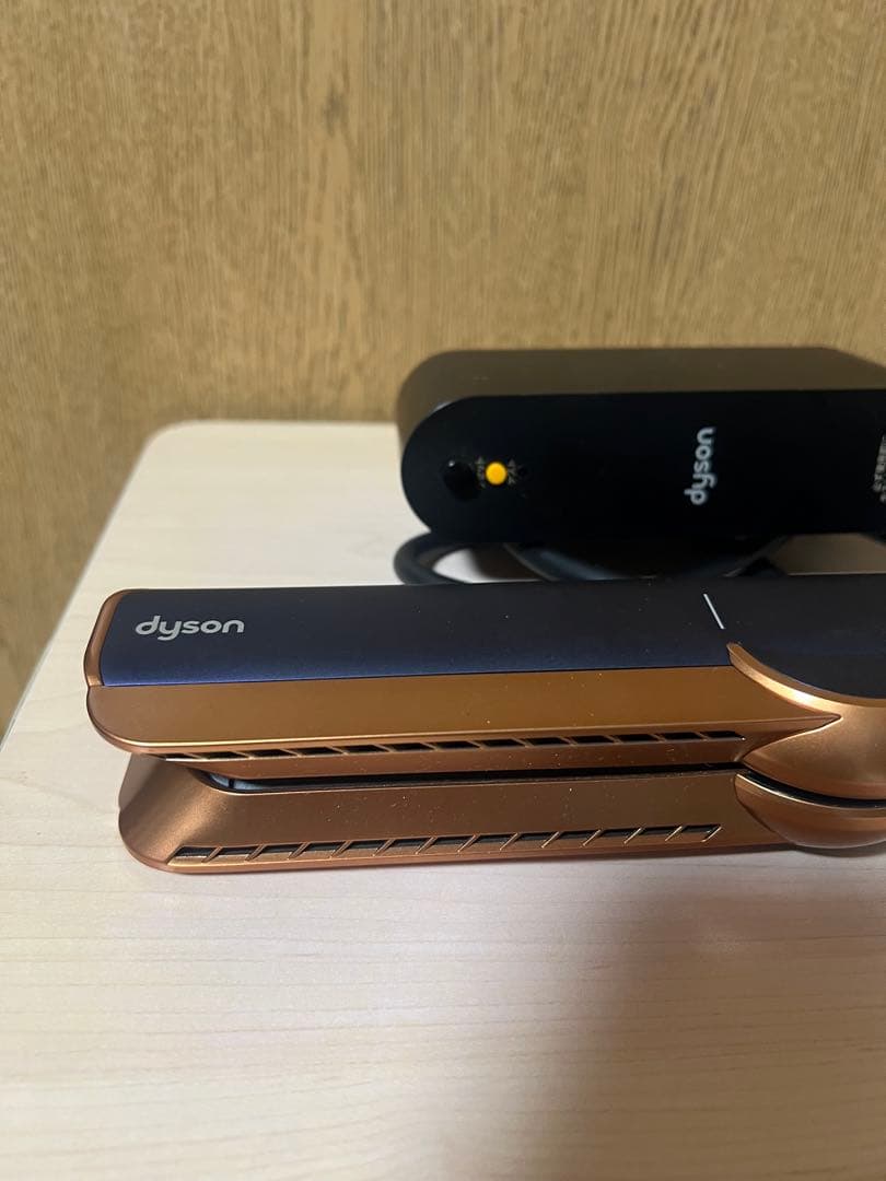 ダイソン　Dyson Airstrait ヘアストレイトナー