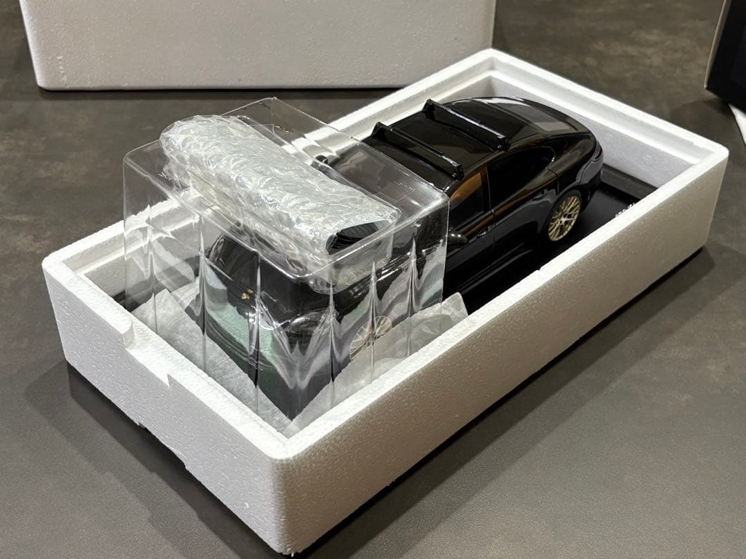 ポルシェ パナメーラ PORSCHE PANAMERA 10year 1/18