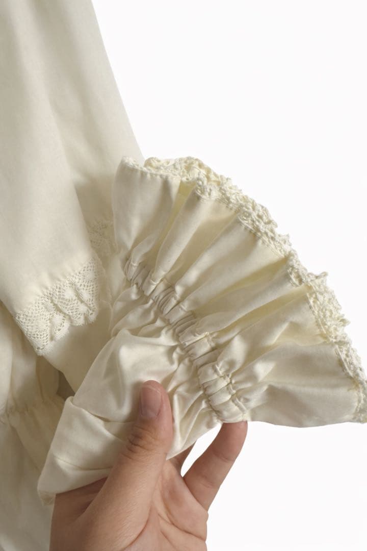 メタモルフォーゼ　プラスサイズ　シャーリングブラウス