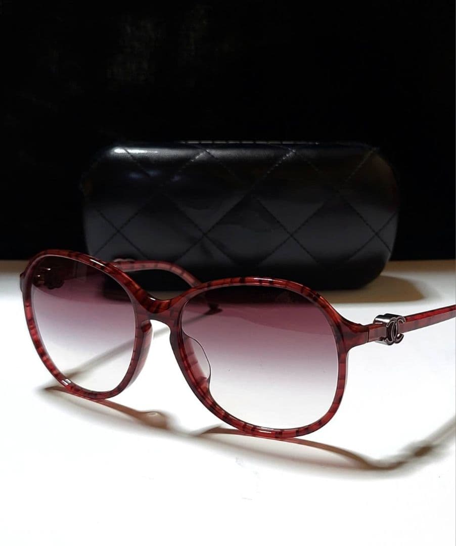 ◆CHANEL　シャネル◆ロゴ付き　サングラス　ケース付き