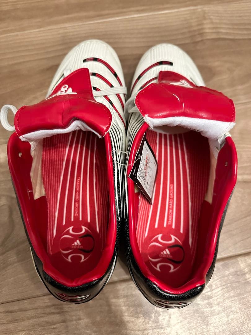 新品タグ付き　 希少カラー adidas プレデター アブソラド HG JP