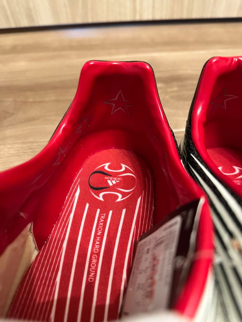 新品タグ付き　 希少カラー adidas プレデター アブソラド HG JP