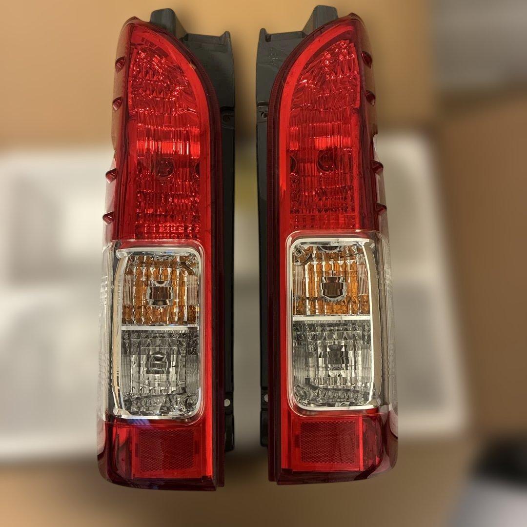 ハイエースワゴン　テールランプ 2個セット