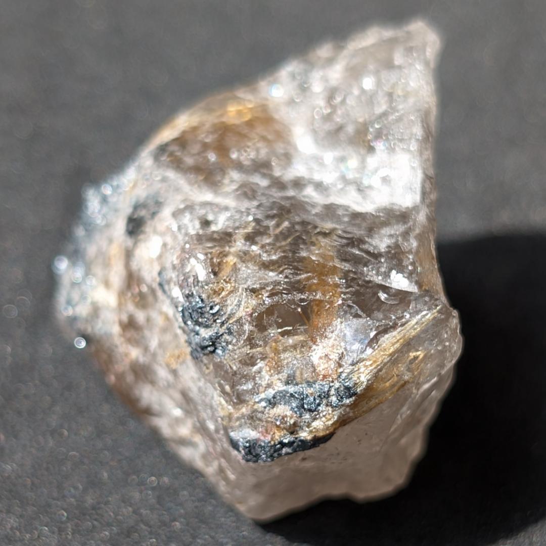 太陽放射ルチル 原石 ヘマタイトから伸びる 金が成る お守り 贈り物 ギフト