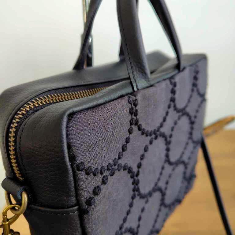 ミナペルホネン/2025tambourineタンバリンチャコール/スクエアー本革