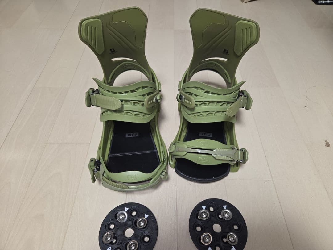 23-24FLUX DS Mサイズ オリーブ