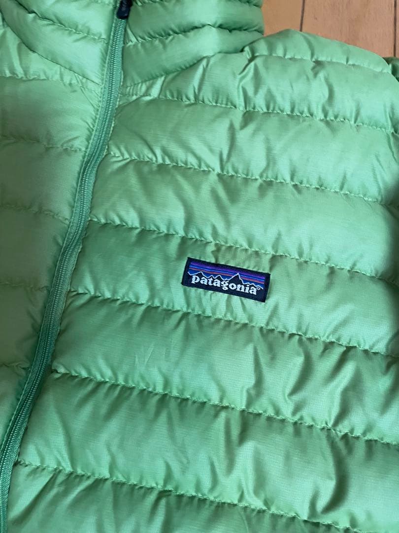 Patagonia ライトグリーン ダウンジャケット