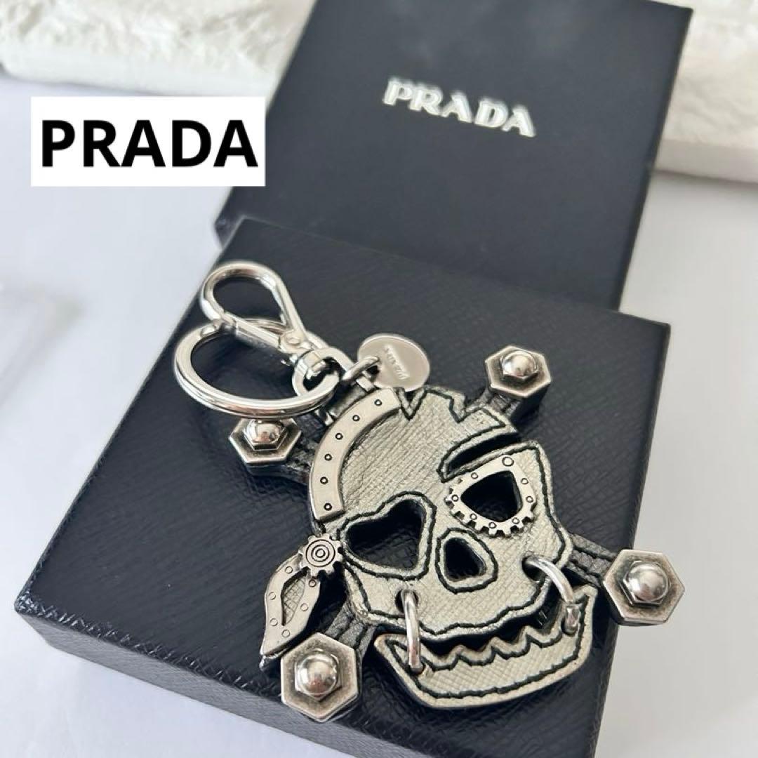 PRADA プラダ　スカルデザイン キーホルダー