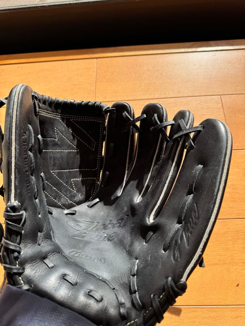 黒いレザー野球グローブ 右投げ用