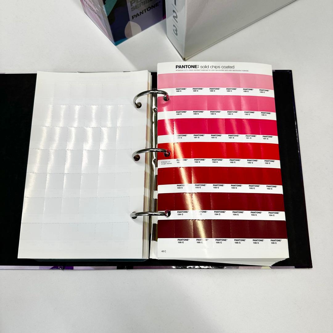 春*原様 PANTONE SOLID CHIPS + DIC 色見本張　デザイナ
