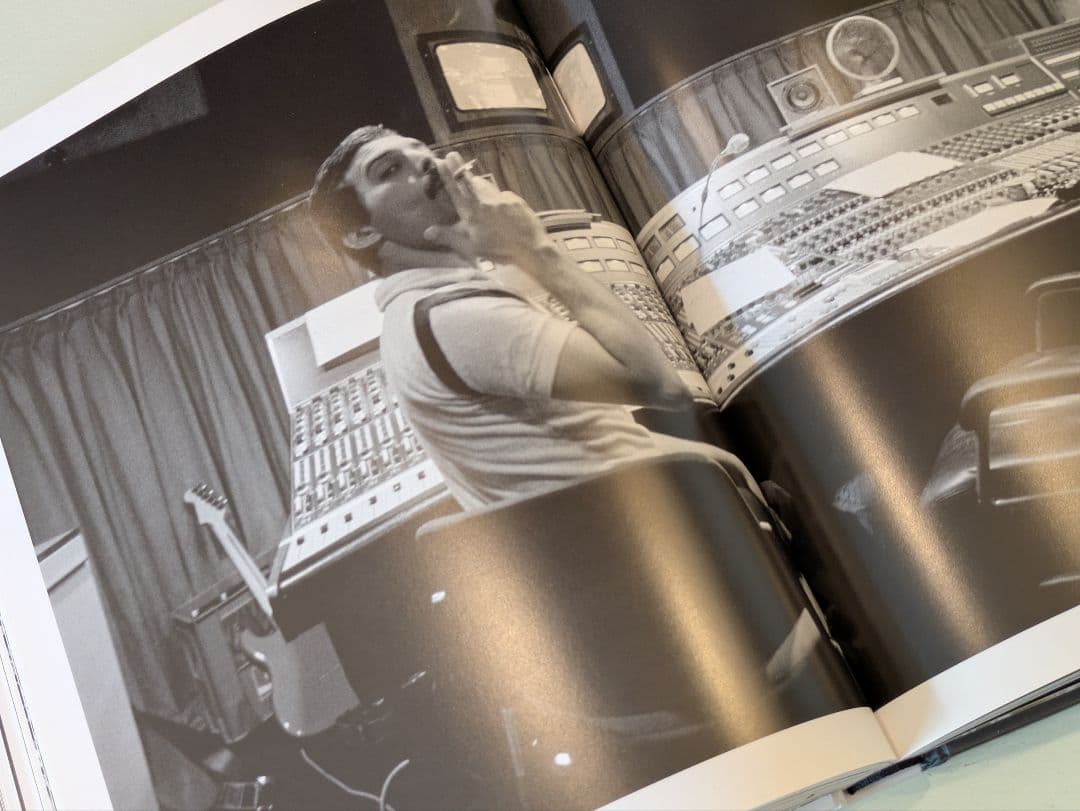 【新品】Queen Uncovered / クイーン 写真集