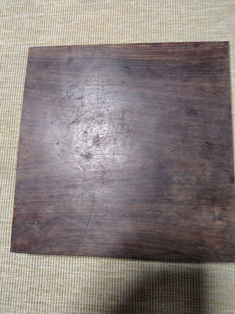 多分　紫檀の板　ほぼ四角な直方体