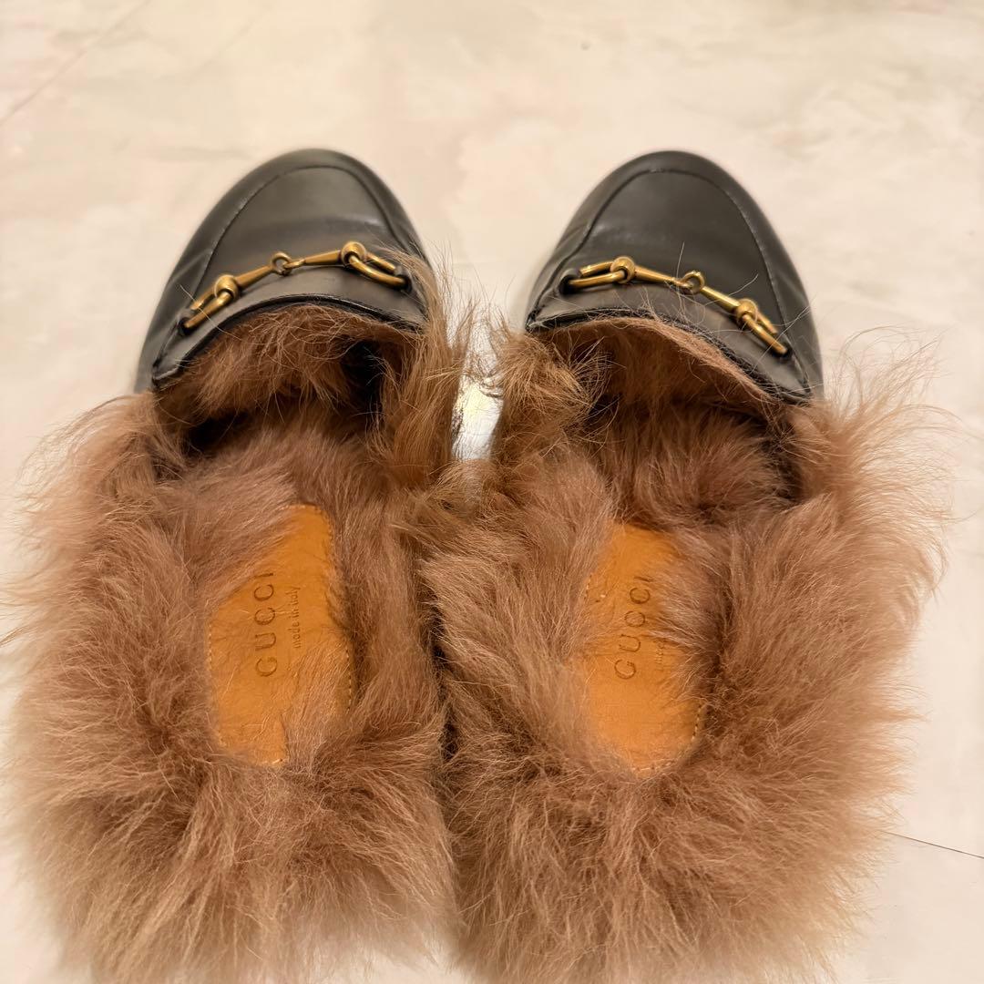 GUCCI ブラック ローファー ファー付き