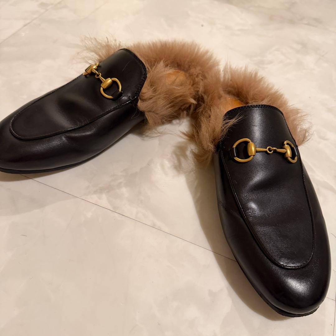 GUCCI ブラック ローファー ファー付き
