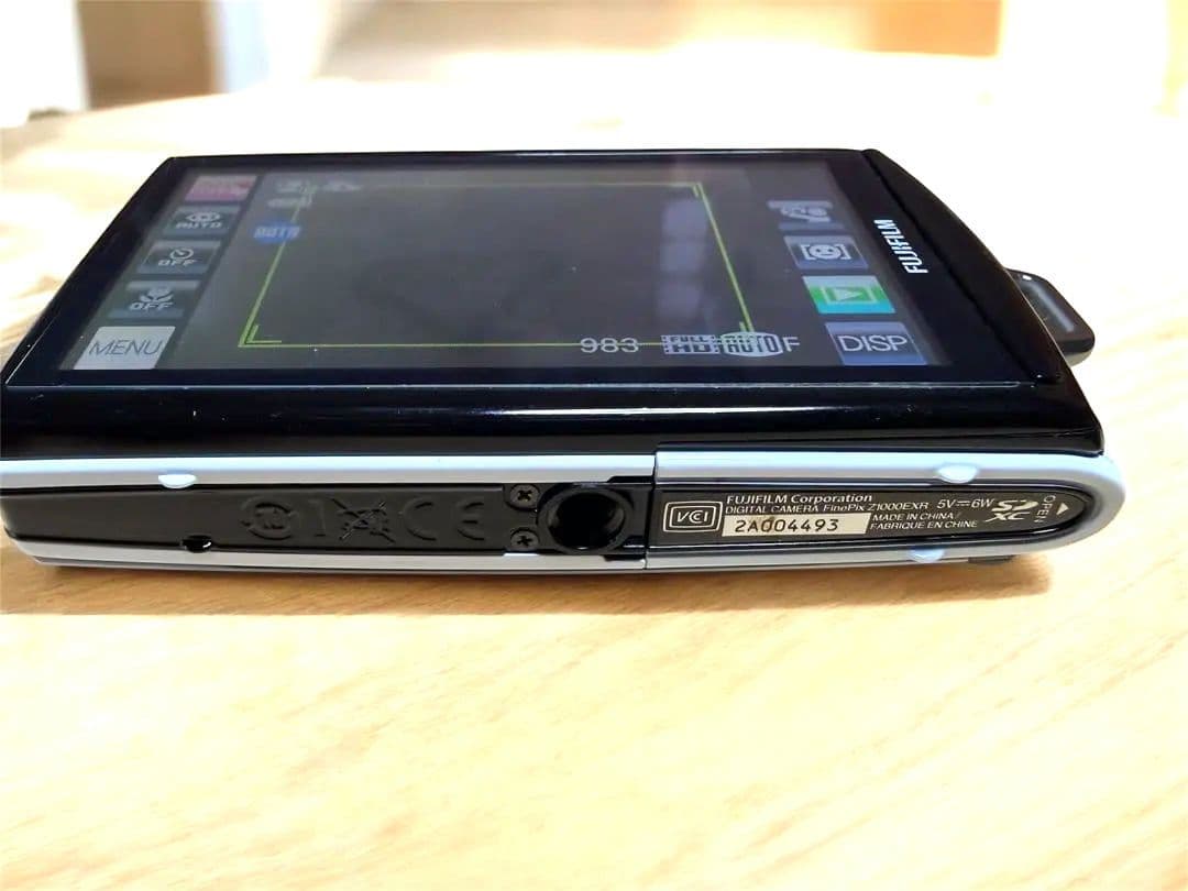 富士フィルムFINEPIX Z 1000EXRホワイト 美品　充電器有り