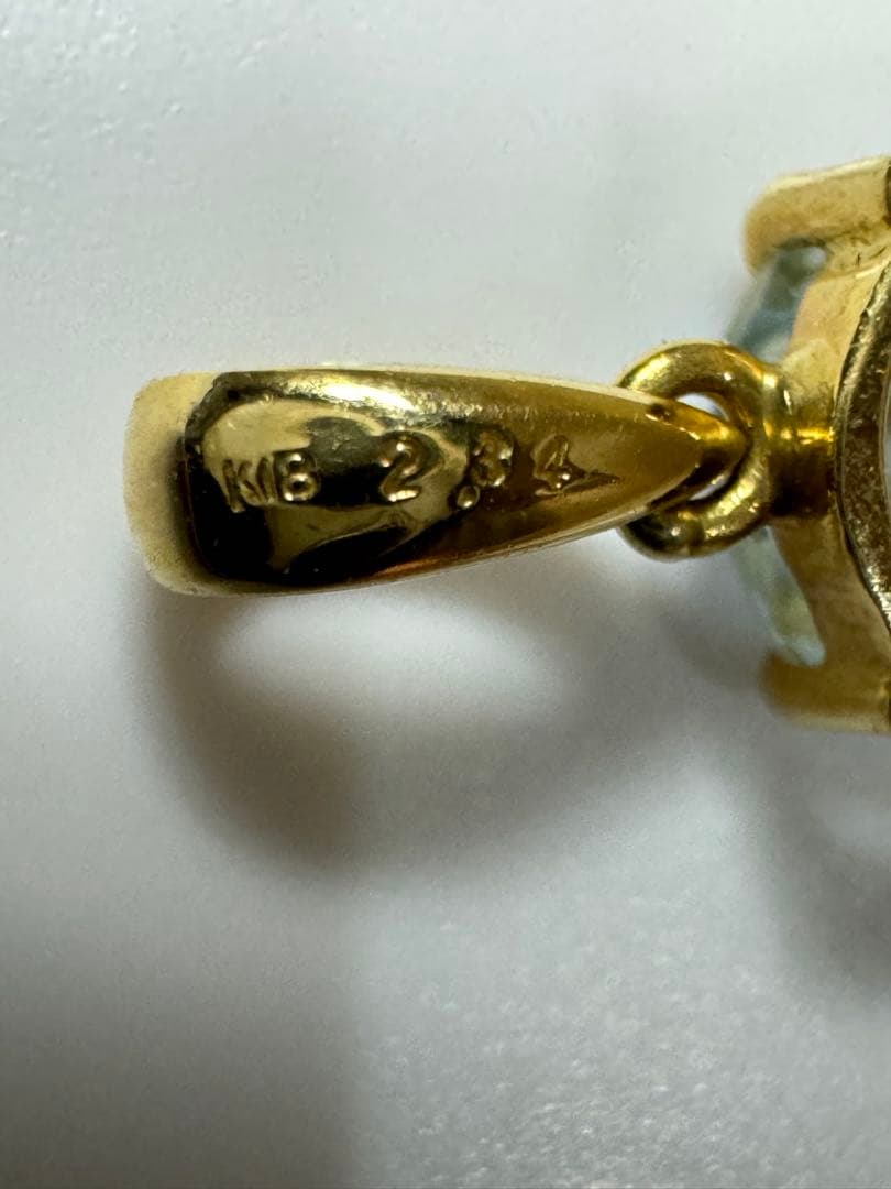 アクアマリン2.34カラットペンダントトップk18