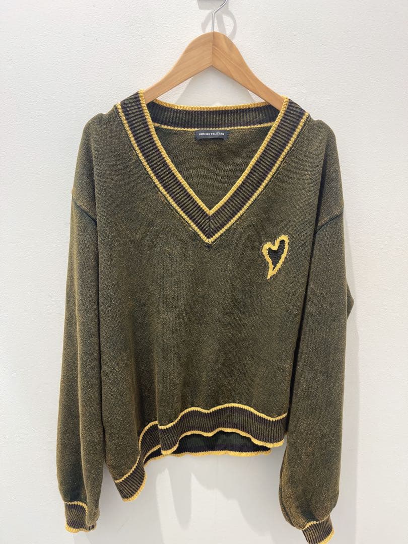 t*】様 HIROKI TSUZUKI V neck slanting swea