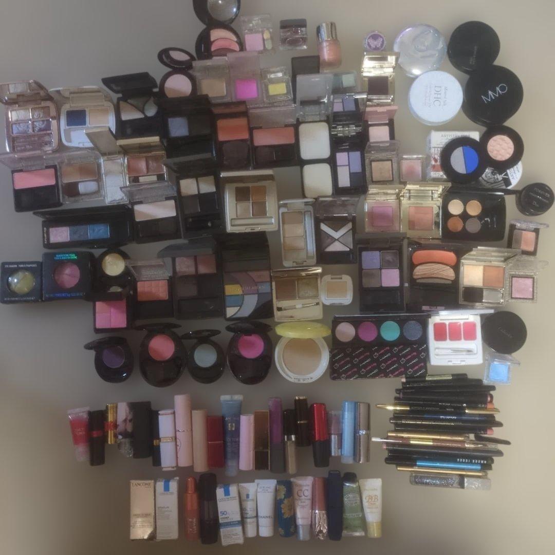 お化粧品ほとんど全てデパコスまとめ売り限定品やオマケ♡も有り約110点位